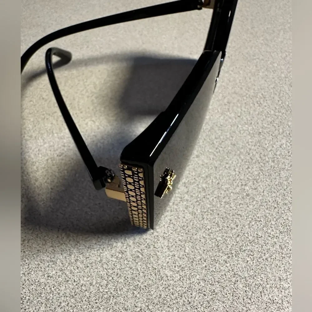 Light Pink or blk Square Fashion Sunglasses with Gold Bee Accent